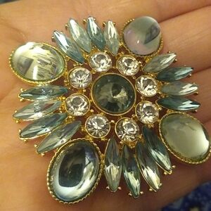 Dana Buchman Rhinestone/ Green Cabuchon /Gold Tone Brooch